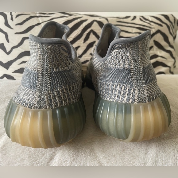 Yeezy 350 V2 Israfil - Picture 11 of 11